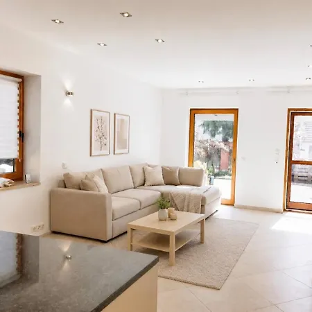 Modern 2-room With Garden Appartamento