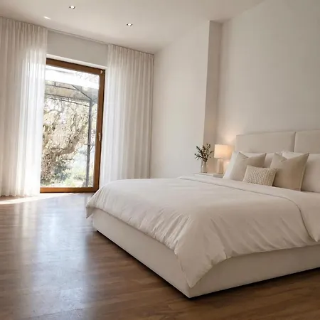 Modern 2-room With Garden Appartamento