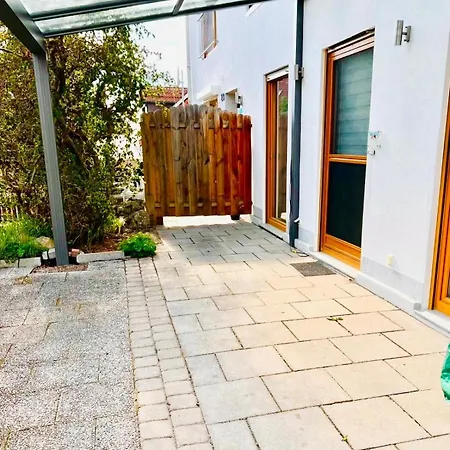 Appartamento Modern 2-room With Garden